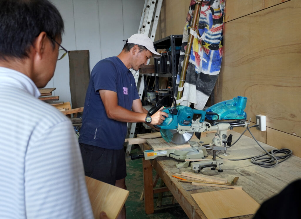 2025-10-4_WoodworkingWS_GunmaGrant34 Carpenter Jun Fukushima teaching Woodworking workshop at the Shiro Oni Art Center at Shiro Oni Studio